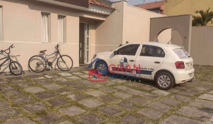 Sobrado à venda em condomínio no Cajuru