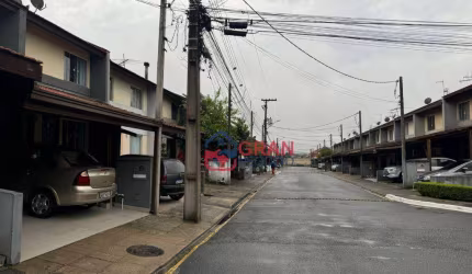 Sobrado com 3 dormitórios à venda no Alto Boqueirão - Curitiba/PR