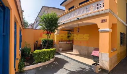 Sobrado, 326m² Área total e 180m² Área Construída por R$ 10.600,00 Locação e R$ 1.500.000,00 Venda