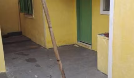 Casa com 1 Quarto para Locação, 138m² Por R$ 1.100