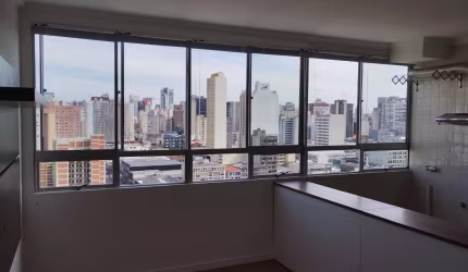 Apartamento mobiliado no Centro de Curitiba em prédio SEM AirBnb.