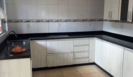Vende-se casa no barreiro