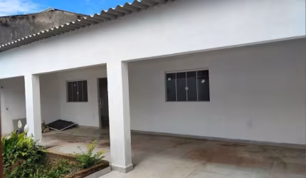 Vende-se casa no bairro do mangueirão