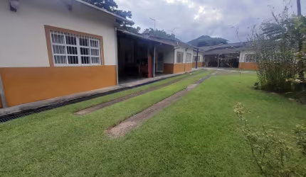 Casa mobiliada pra locação anual