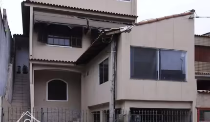 Casa para Venda em Volta Redonda / RJ no bairro Aterrado