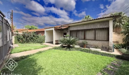 Casa para Venda em Volta Redonda / RJ no bairro Laranjal