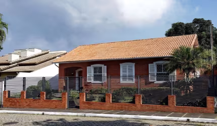 Casa para Venda em Volta Redonda / RJ no bairro Laranjal