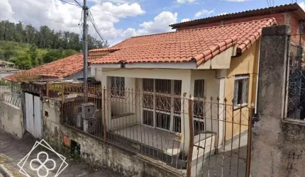Casa para Venda em Volta Redonda / RJ no bairro Sessenta