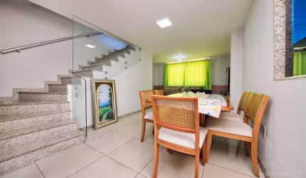 Casa para Venda em Volta Redonda / RJ no bairro Vila Mury