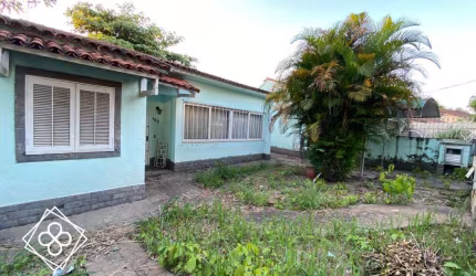 Casa para Venda em Volta Redonda / RJ no bairro Laranjal