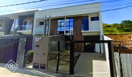 Casa para Venda em Volta Redonda / RJ no bairro Jardim Provence