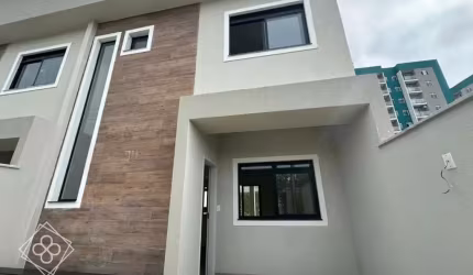 Casa para Venda em Volta Redonda / RJ no bairro Água Limpa