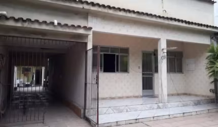 Casa para Venda em Volta Redonda / RJ no bairro Sessenta