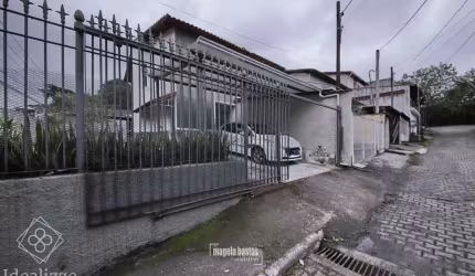 Casa para Venda em Volta Redonda / RJ no bairro Retiro