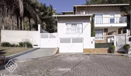 Casa para Venda em Barra Mansa / RJ no bairro Verbo Divino