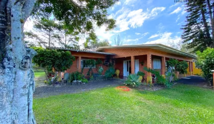 Casa com quatro quartos apenas 200 metros do mar