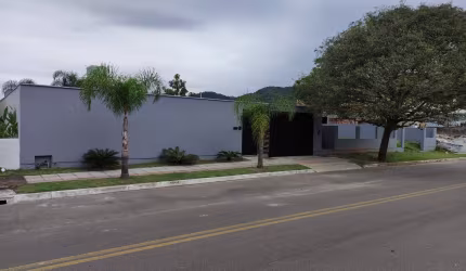 Propriedade com terreno de 900m2 no Loteamento/Condomínio Moinho Rio Ver