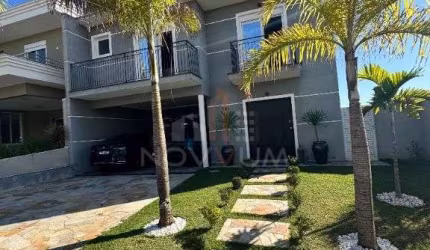 Casa de Condomínio com 3 Quartos, 3 banheiros e 4 vagas na garagem à Venda, 360 m² por R$ 1.990.000,00