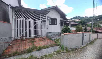 Casa com 4 quartos à venda no Glória, Blumenau  por R$ 355.000