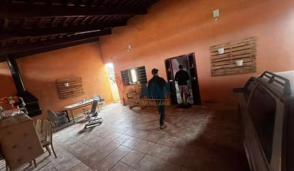VENDE-SE EXCELENTE CASA NO VALIM DE MELO