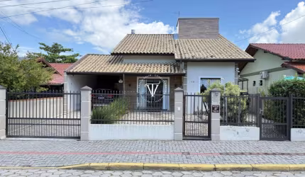 Casa 4 dormitórios à venda Zimbros Bombinhas/SC
