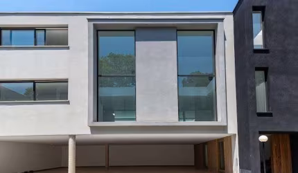 Casa em condomínio para venda com 4 quartos, sendo 4 suítes, 686m²