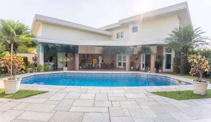 Casa em condomínio para venda com 4 quartos, sendo 4 suítes, 462m²