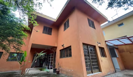 Casa em condomínio para venda e locação com 4 quartos, sendo 2 suítes, 260m²