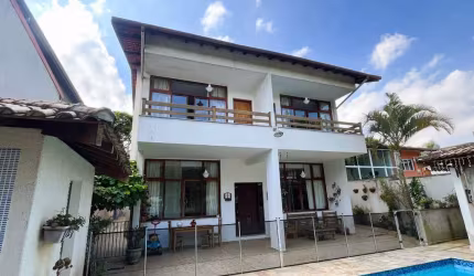 Casa no condomínio Pinus Park para venda com 4 quartos, sendo 4 suítes, 302m²