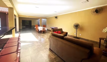 Casa no condomínio Condomínio Residencial Haras Country Village para venda com 3 quartos, sendo 1 suíte, 382m²