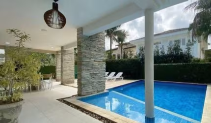 Casa em condomínio para venda com 4 quartos, sendo 2 suítes, 290m²