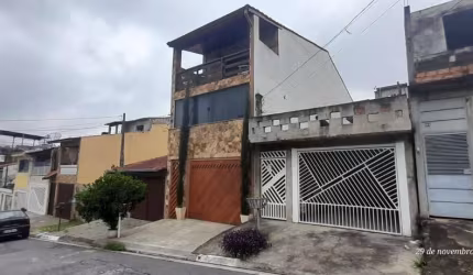 Casa de vila para venda com 5 quartos, sendo 3 suítes, 450m²