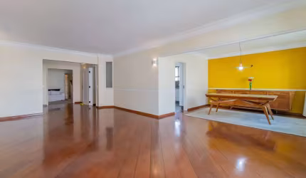 Triplex para venda com 4 quartos, sendo 1 suíte, 417m²