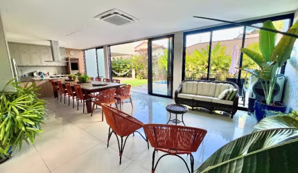 Casa térrea de alto padrão à venda no Jardim América – 5 suítes, piscina e ponto comercial