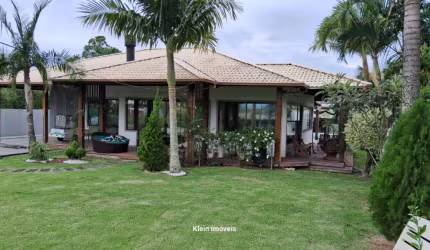 Casa em condomínio | 4 quartos (2 suítes) + 4 vagas