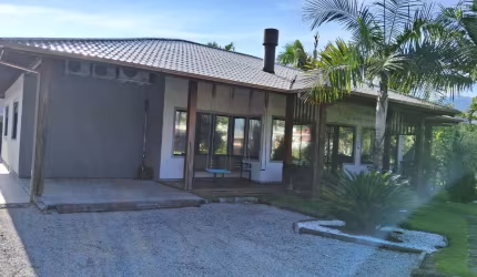 Casa em condomínio | 4 quartos (2 suítes) + 4 vagas
