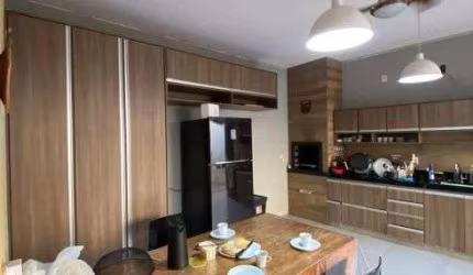Casa à venda com churrasqueira, espaço amplo, 3 suítes e ótima localização em Rio Verde - GO
