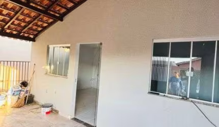 Casa à venda com ótima localização, 3 quartos e cômodos espaçosos em Rio Verde - GO