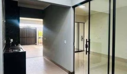 Casa à venda em Rio Verde - GO com churrasqueira, 3 quartos, espaço aconchegante e armários