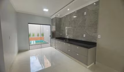 Casa com piscina, espaço amplo, acabamento moderno e armários embutidos à venda em Rio Verde - GO