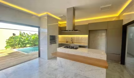 Casa à venda em rio Verde - GO com churrasqueira, 3 suítes, espaço amplo e piscina privativa