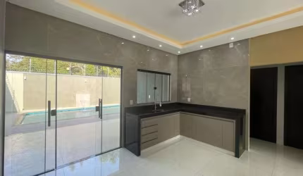 Casa à venda com piscina, churrasqueira e 3 quartos em Rio Verde - GO
