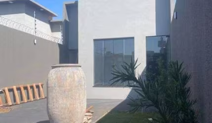 Casa á venda em Rio Verde - GO com ótimo acabamento, espaço confortável e 3 quartos