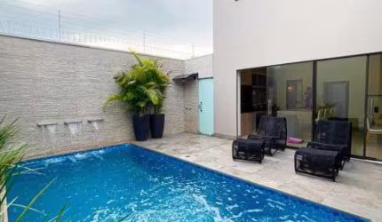 Casa com piscina com hidro e churrasqueira à venda no Canaã em Rio Verde - GO