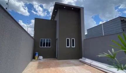 Casa à venda em Rio Verde - GO com ótima localização, 3 quartos, espaço amplo e estética moderna