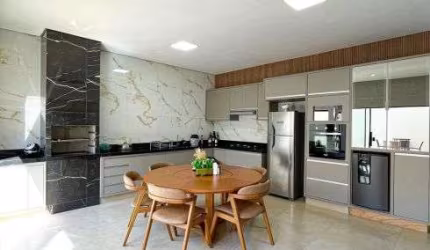 Casa à venda em Rio Verde - GO com churrasqueira, armários, espaço amplo e 3 quartos