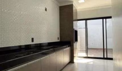 Casa à venda em Rio Verde - GO com área gourmet com churrasqueira, quintal e 3 quartos