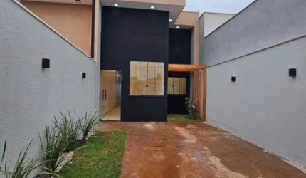 Casa á venda com cômodos aconchegantes, garagem coberta e 2 quartos em Rio Verde - GO