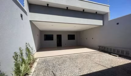 Casa à venda com armários embutidos, espaço amplo e 3 quartos em Rio Verde - GO