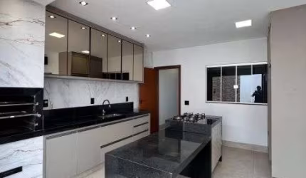 Casa à venda com jacuzzi, espaço amplo, 3 quartos e churrasqueira em Rio Verde - GO